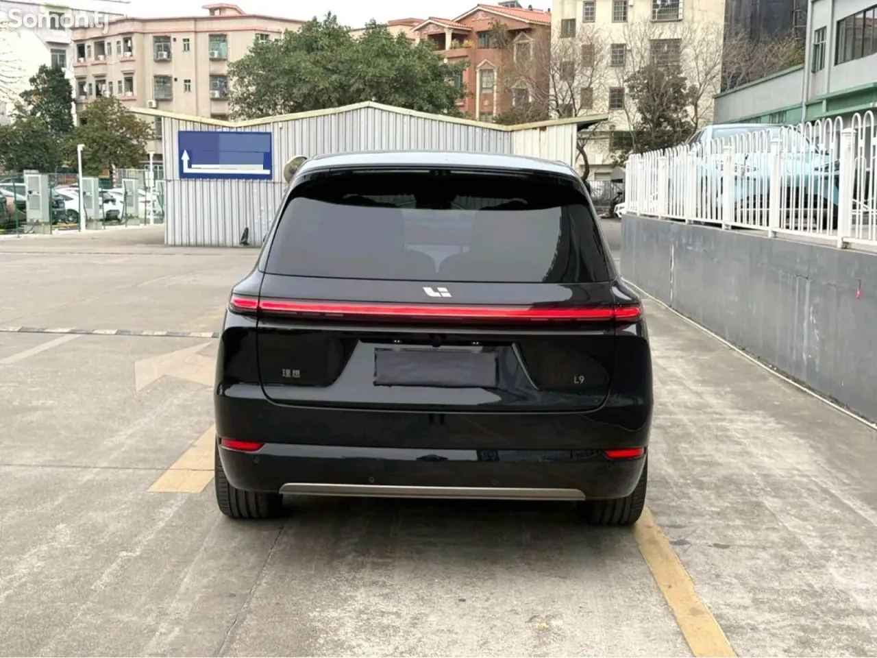Li Auto (Lixiang) L9 2025 · AT