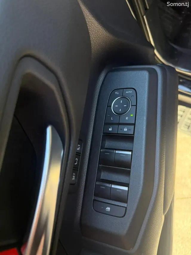 Toyota Land Cruiser Prado 2025 · 2.4 AT