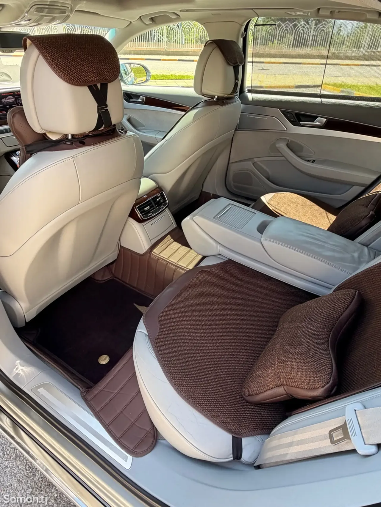 Audi A8 2011 · 4.2 AT