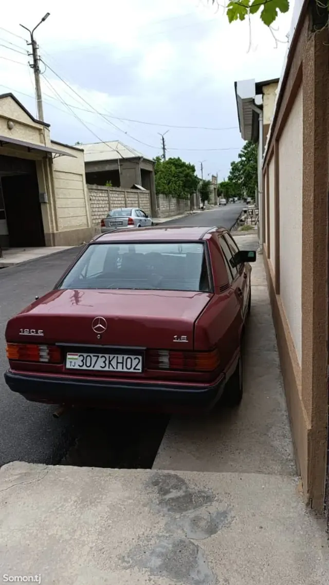 Mercedes-Benz W201 1991 · 1.8 MT