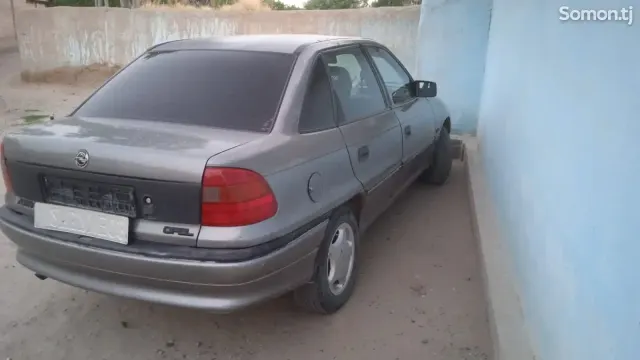 Opel Astra F 1994 · 1.6 MT