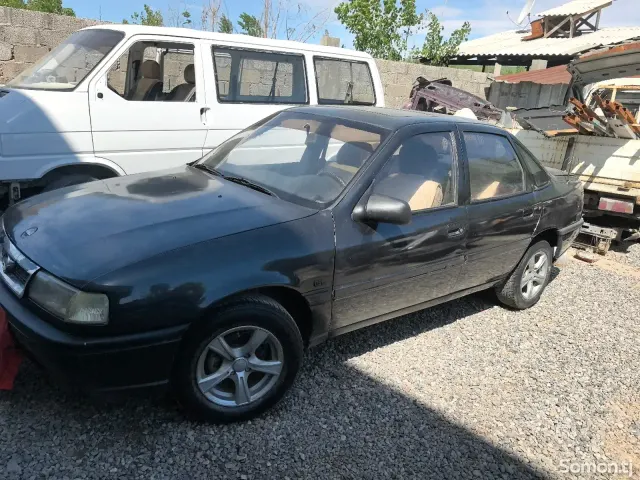 Opel Vectra A 1991 · 1.6 MT