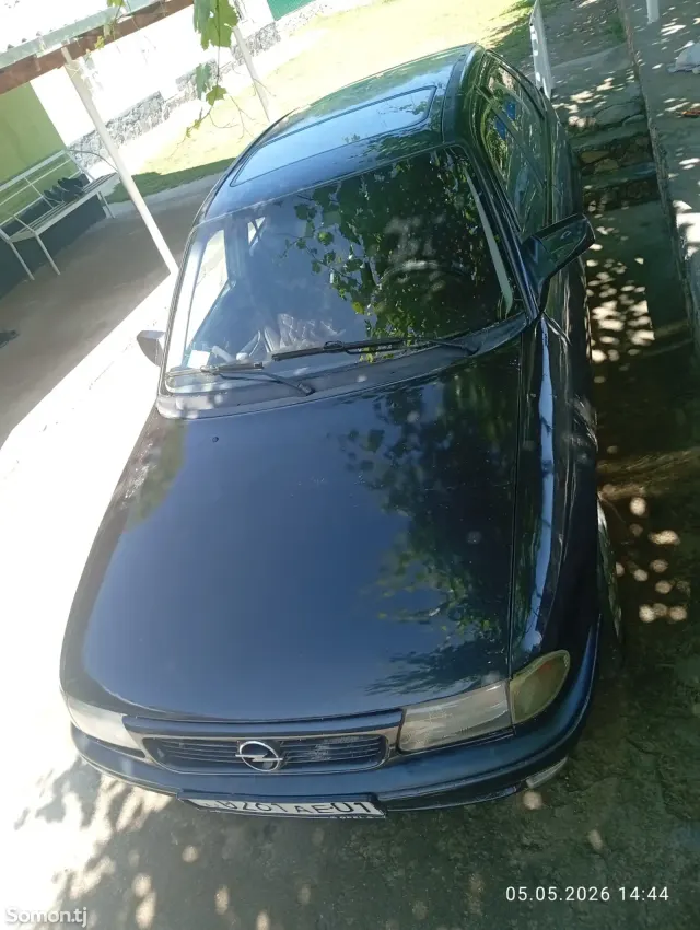 Opel Astra F 1994 · 1.6 MT