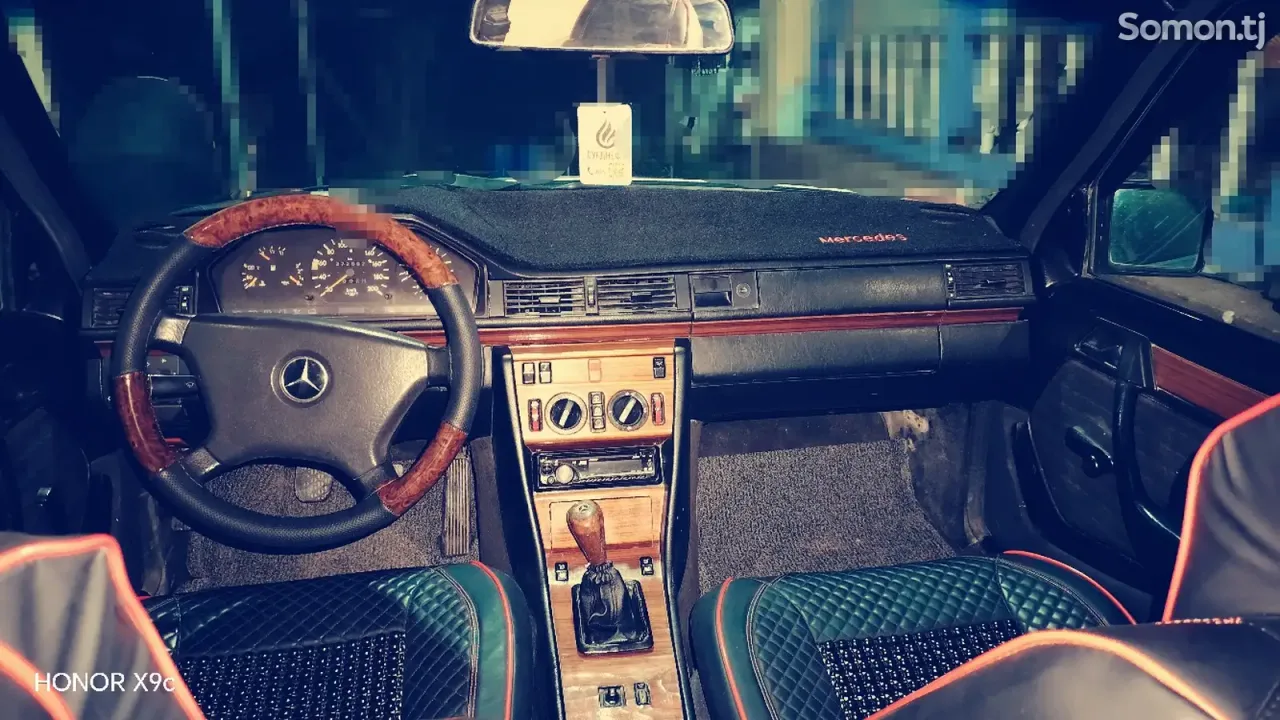 Mercedes-Benz W124 1992 · 2.5 MT