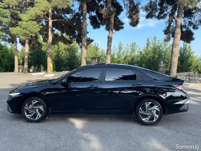 Hyundai Elantra 2024 · 2.0 AT
