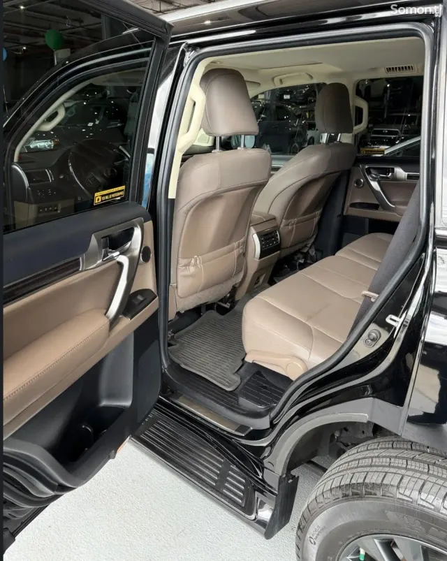 Lexus GX series 2023 · 4.6 AT