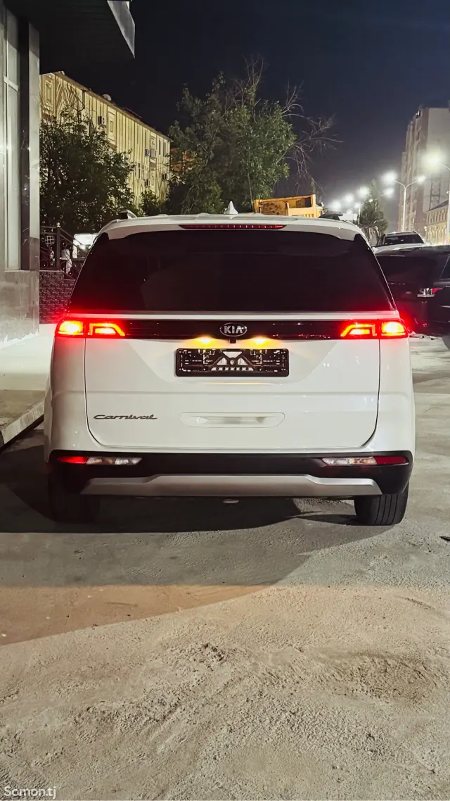 Kia Carnival 2021 · 2.2 AT