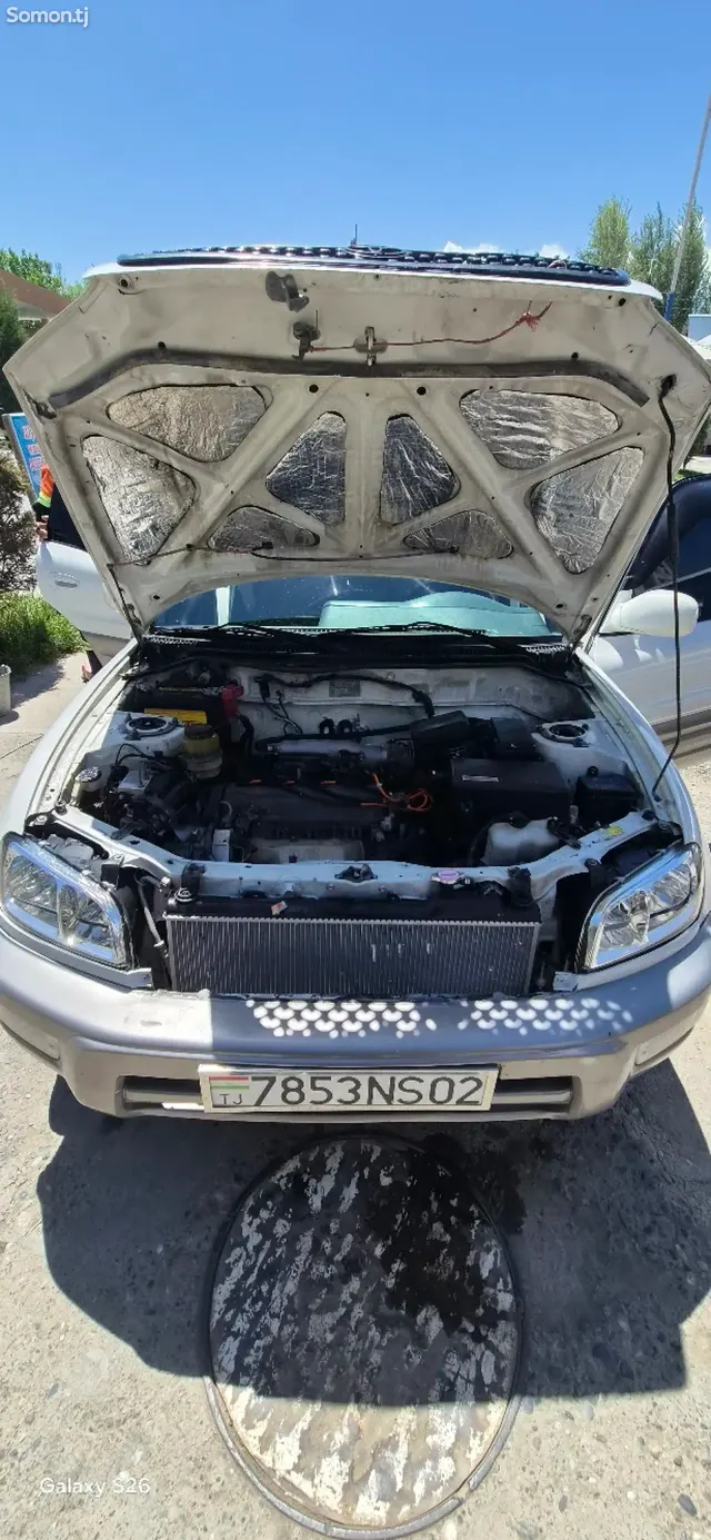 Toyota RAV 4 1997 · 2.0 AT