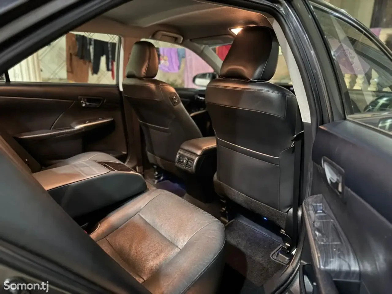 Toyota Camry 2015 · 2.0 AT