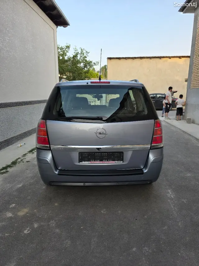 Opel Zafira 2006 · 2.2 AT