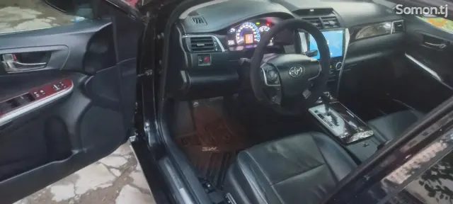 Toyota Camry 2015 · 2.5 AT