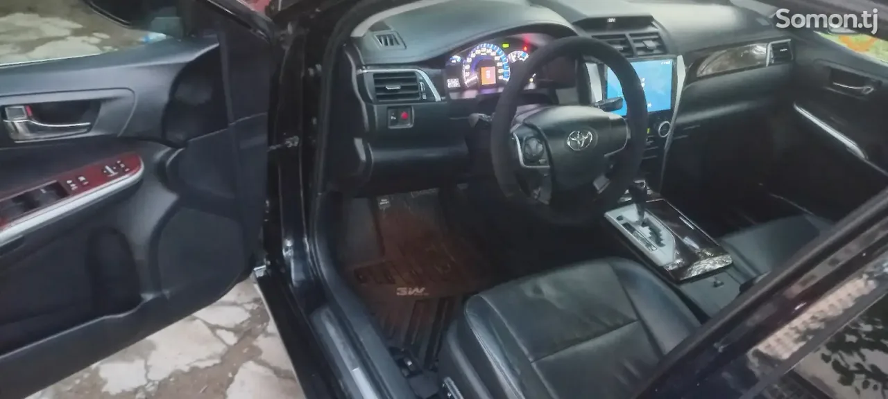 Toyota Camry 2015 · 2.5 AT