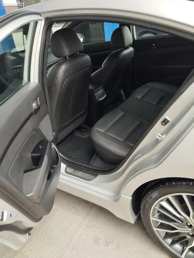 Hyundai Elantra 2017 · 1.6 AT