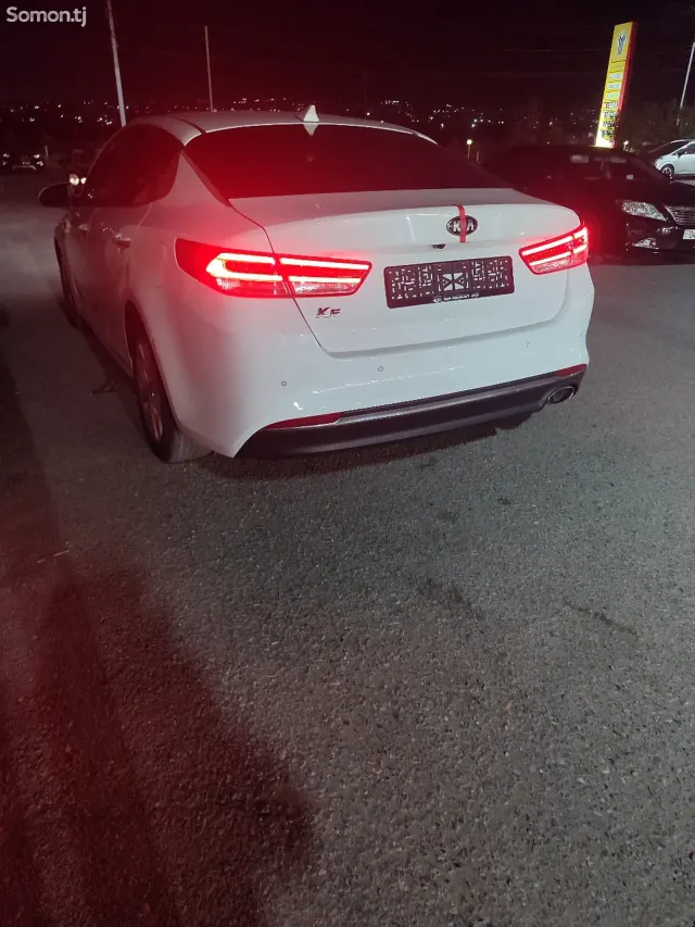 Kia K5 2016 · 2.0 AT
