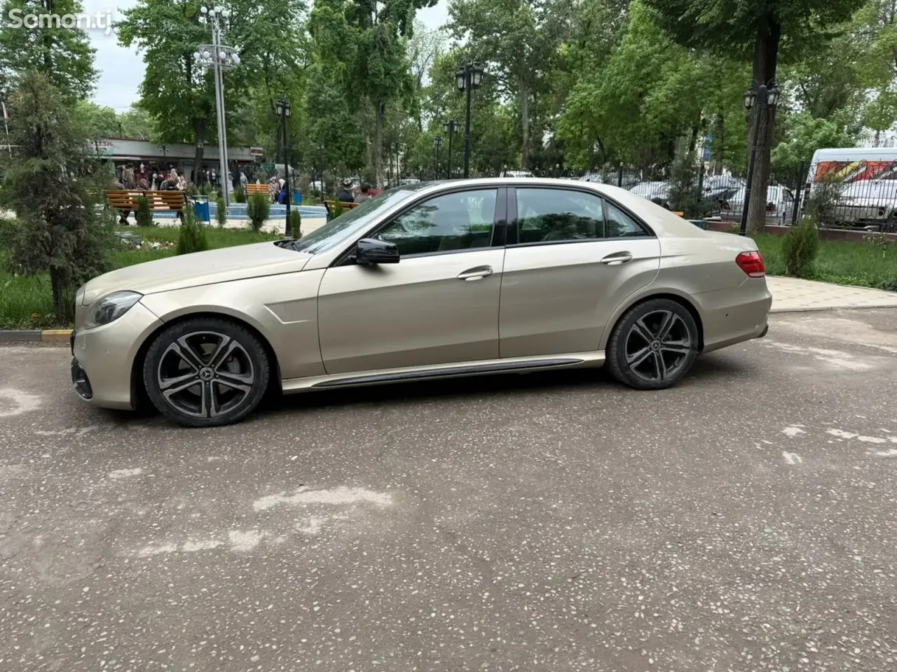 Mercedes-Benz E class 2012 · 3.5 AT