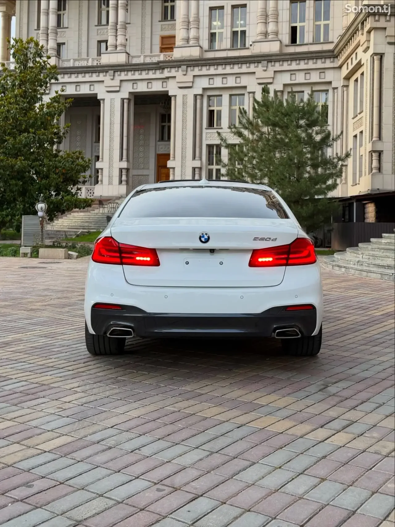 BMW 5 series 2018 · 2.0 AT