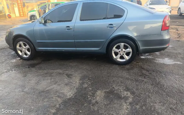 Skoda Octavia 2011 · AT