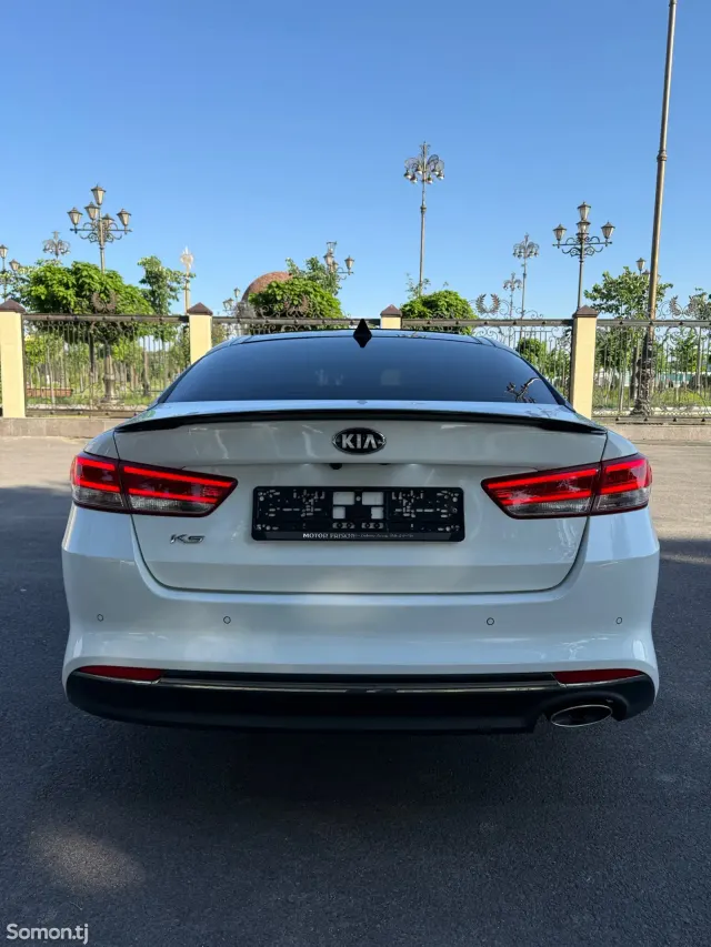Kia K5 2015 · 2.0 AT