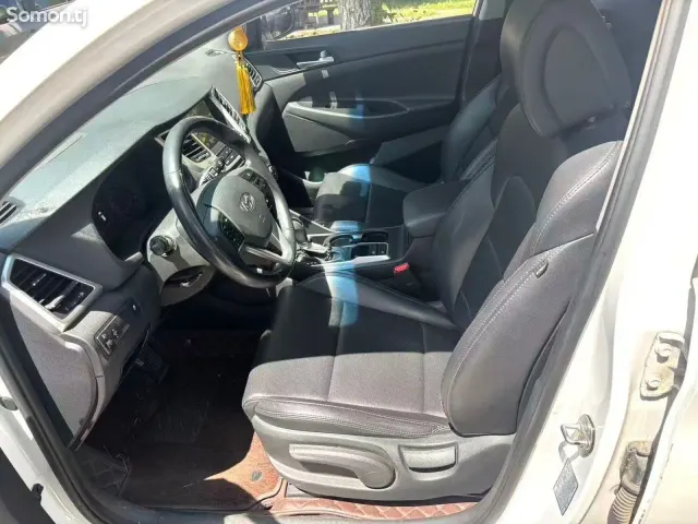 Hyundai Tucson 2016 · 1.6 AT