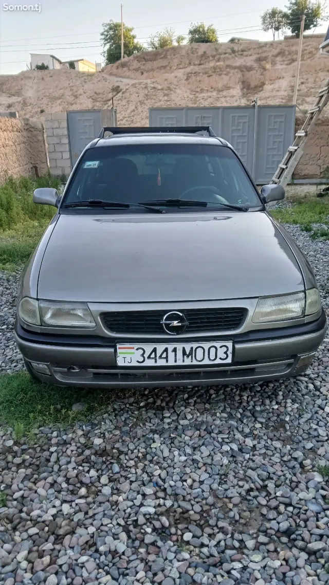 Opel Astra F 1996 · 1.6 MT