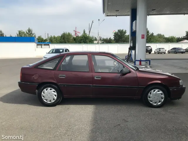 Opel Vectra A 1991 · 1.6 MT