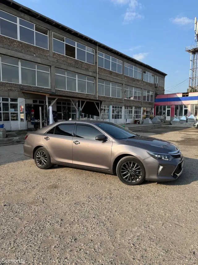 Toyota Camry 2015 · 2.5 AT