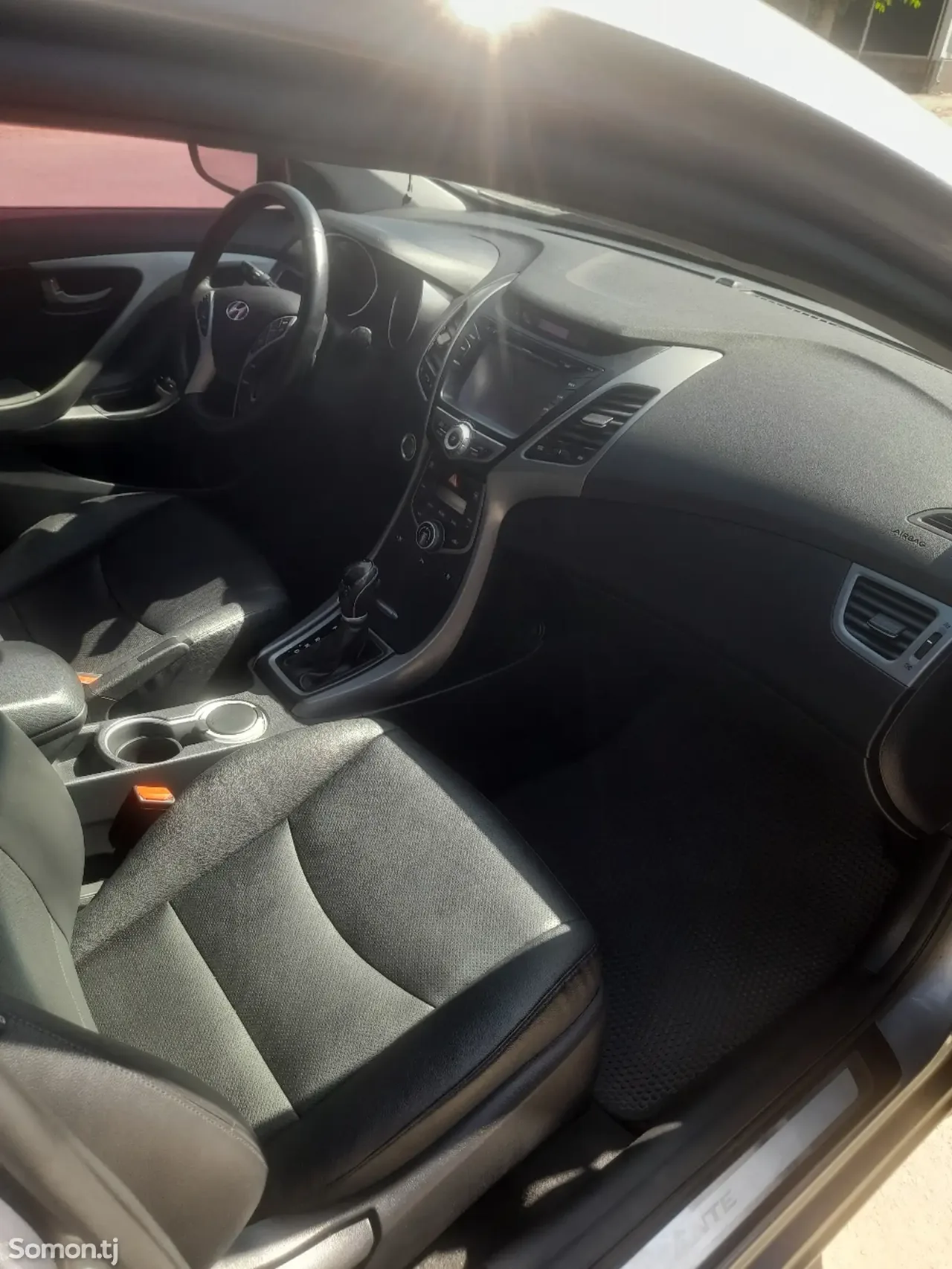Hyundai Avante 2015 · 1.6 AT