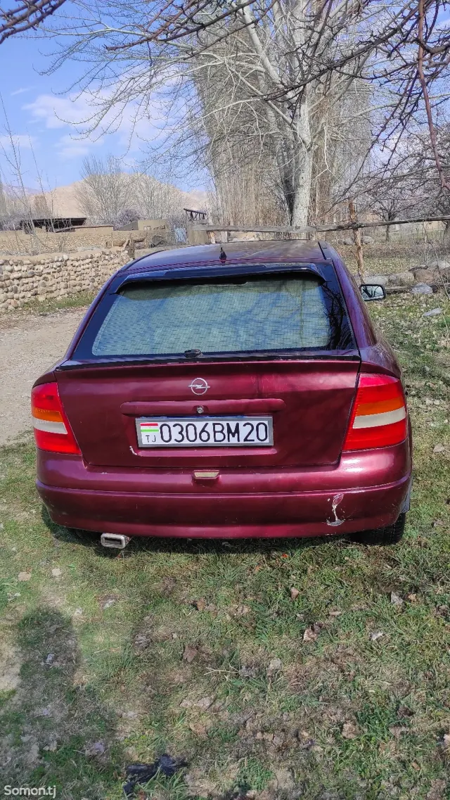 Opel Astra G 1998 · 1.6 MT
