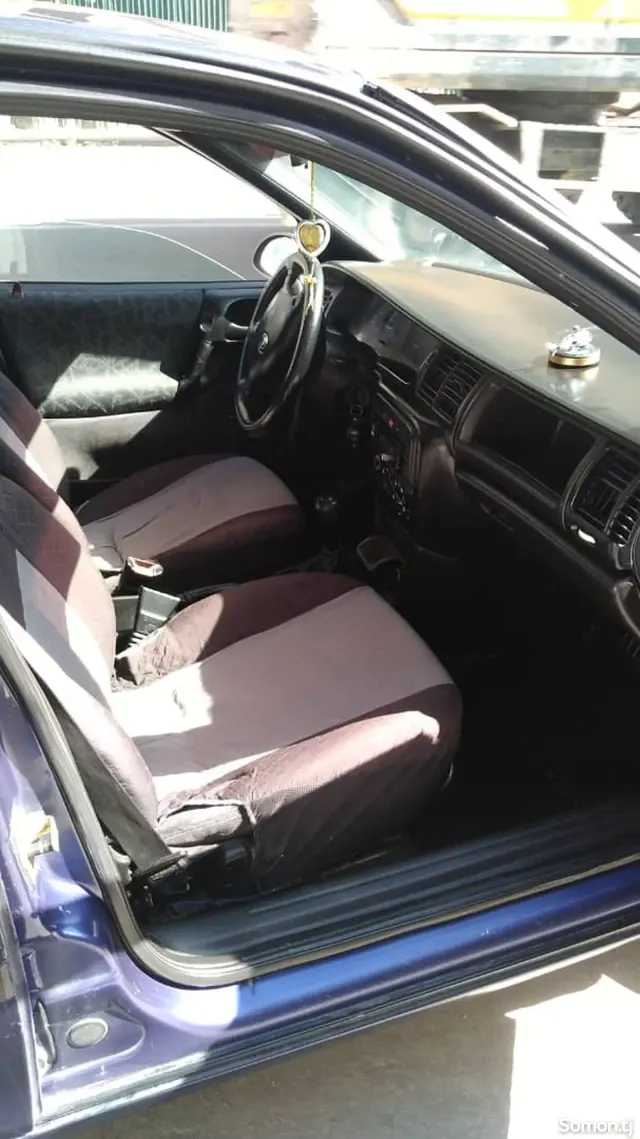 Opel Vectra B 1996 · 1.6 MT