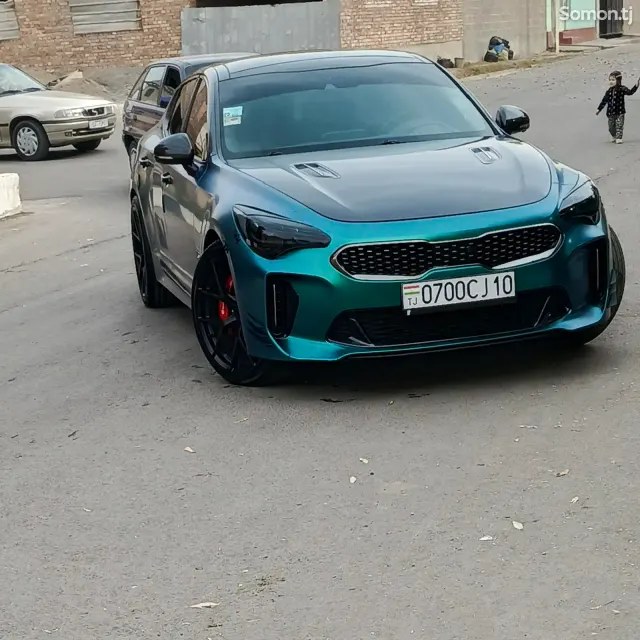 Kia Stinger 2018 · 3.3 AT