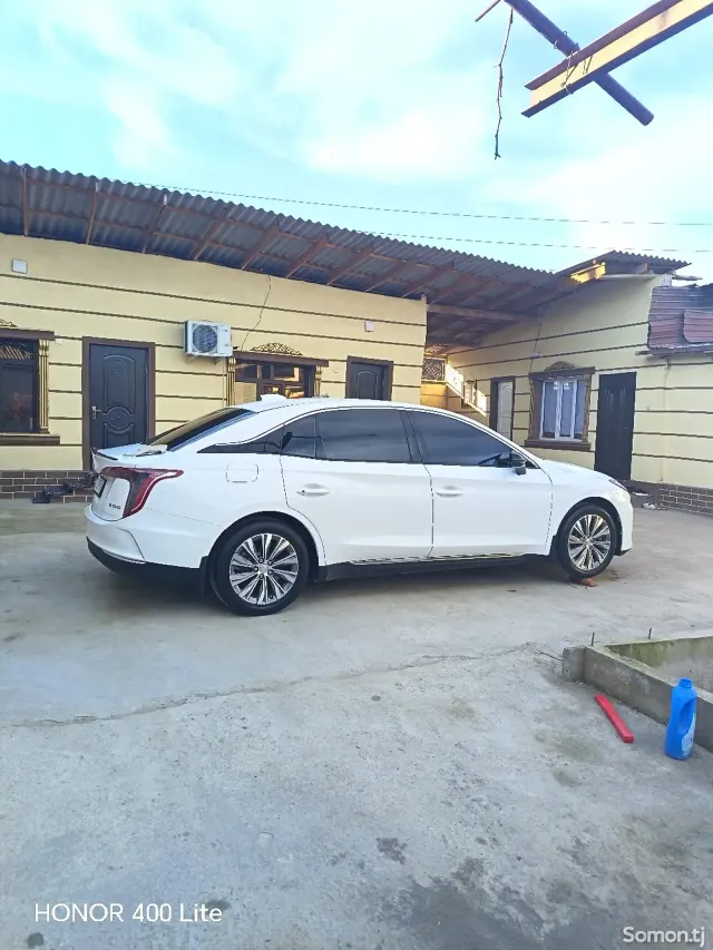 Hongqi H5 2025 · AT