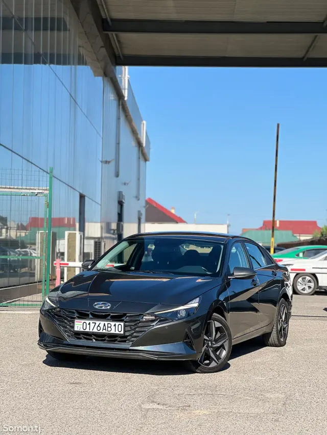 Hyundai Elantra 2023 · 2.0 AT