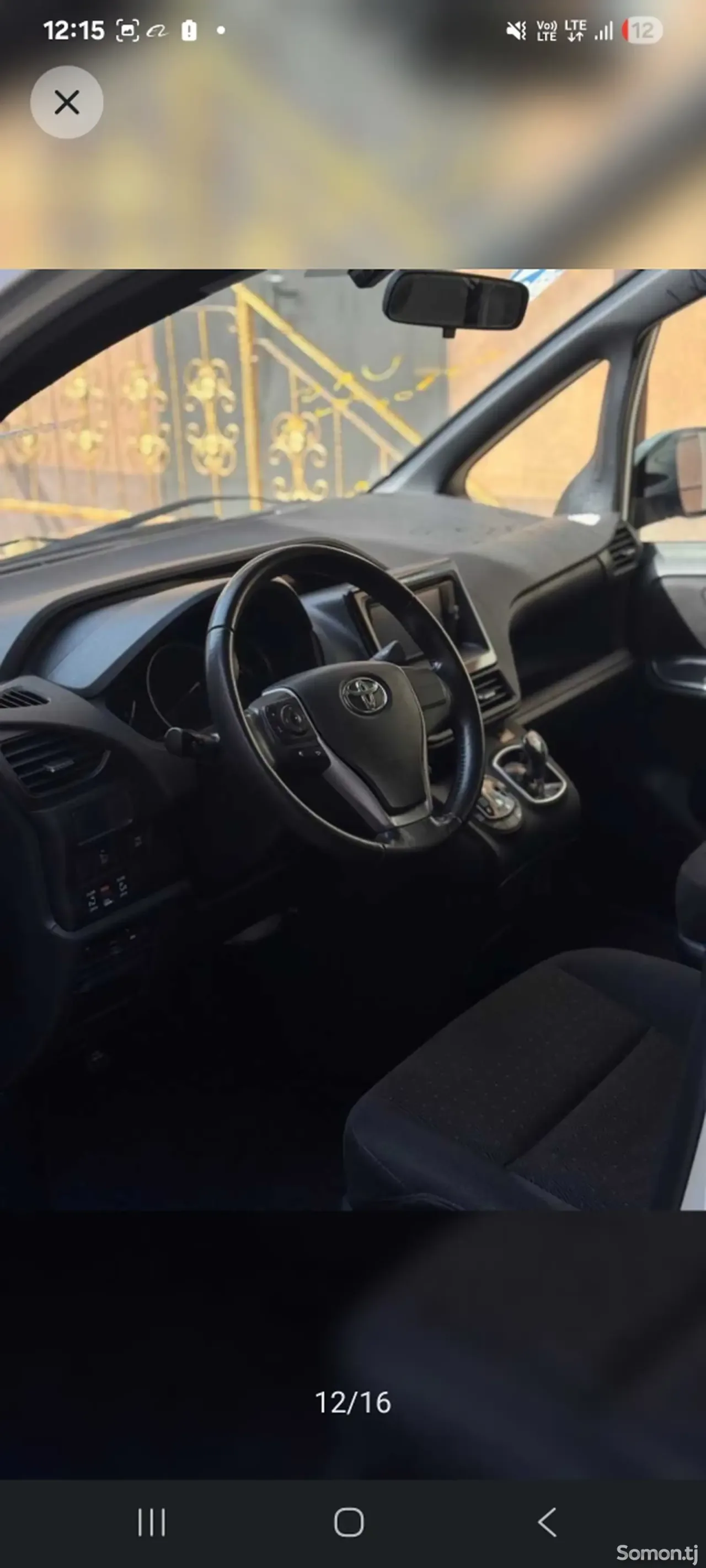 Toyota Voxy 2014 · 1.8 AT