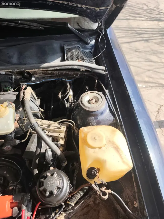 Opel Vectra A 1994 · 1.6 MT