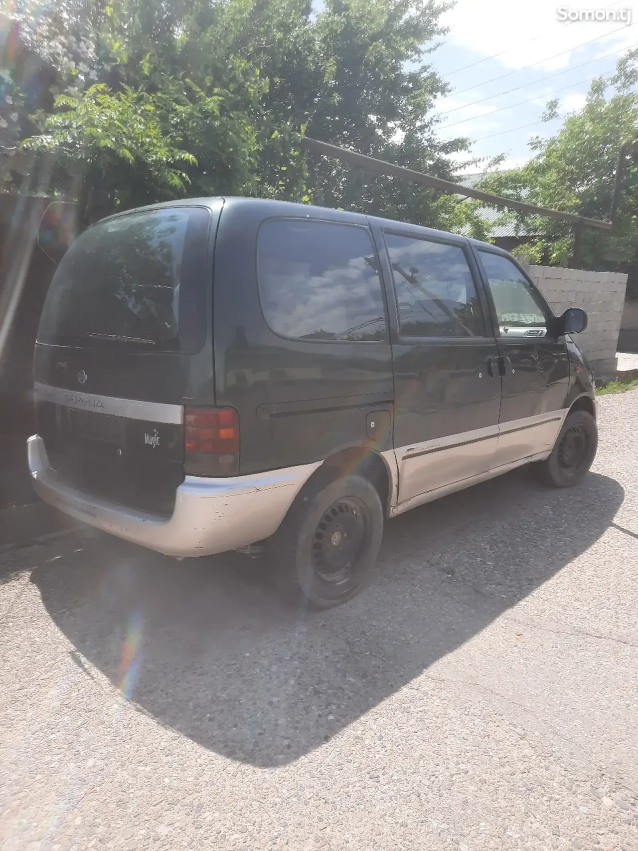 Nissan Serena 1998 · 1.6 MT