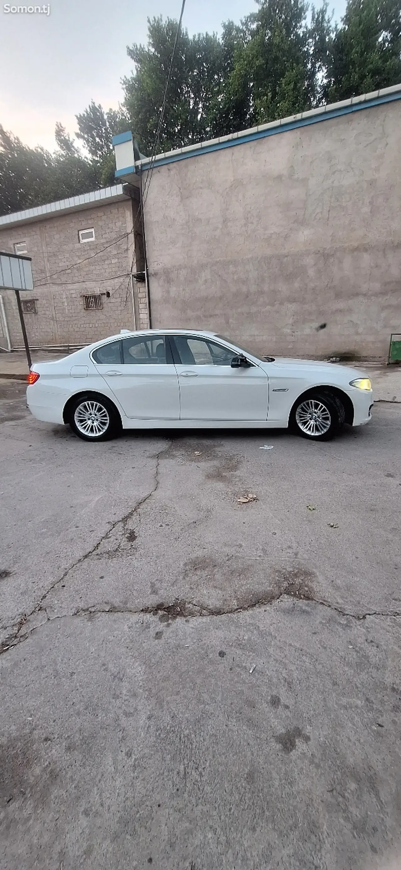 BMW 5 series 2015 · 2.0 AT