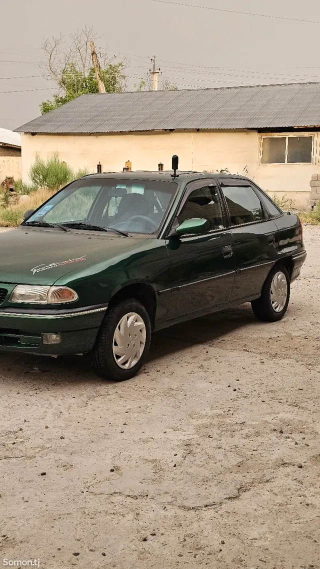 Opel Astra F 1996 · 1.6 MT