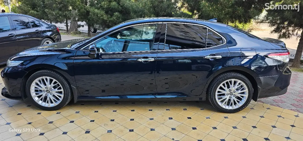 Toyota Camry 2019 · 2.5 AT