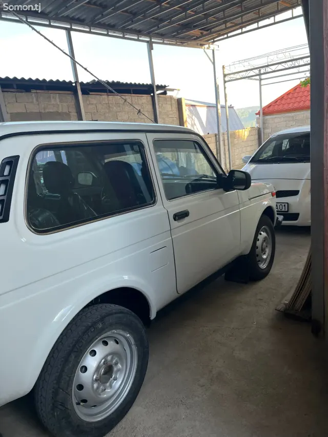 Lada (ВАЗ) Нива 2015 · 1.7 MT