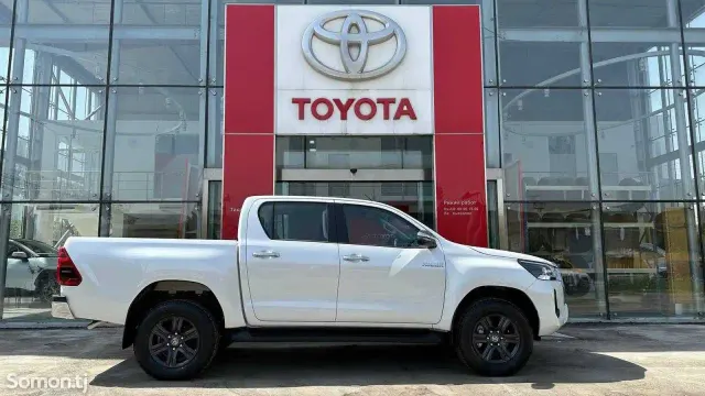 Toyota Hilux 2025 · 2.7 AT