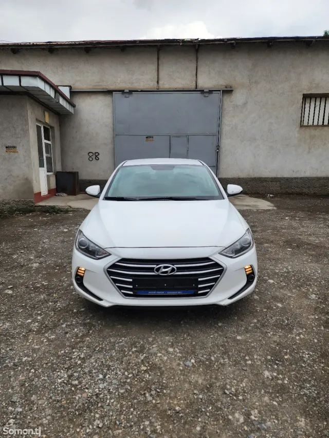 Hyundai Avante 2016 · 1.6 AT