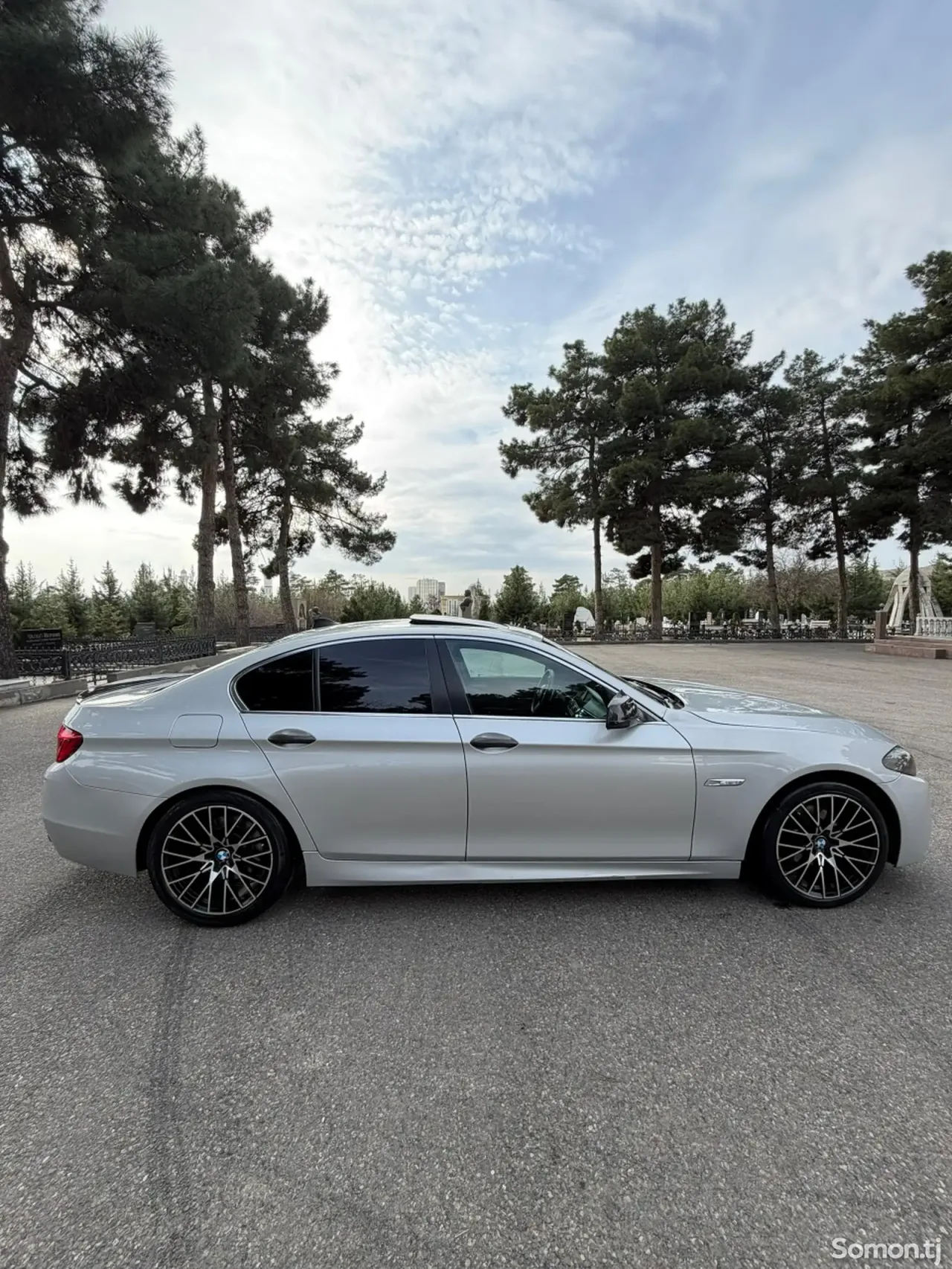 BMW 5 series 2011 · 2.0 AT