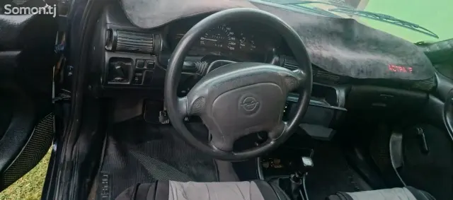 Opel Astra F 1992 · 1.6 MT