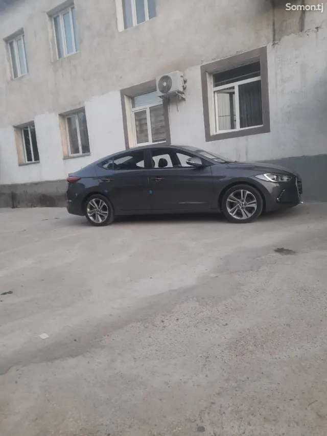 Hyundai Avante 2016 · 1.6 AT