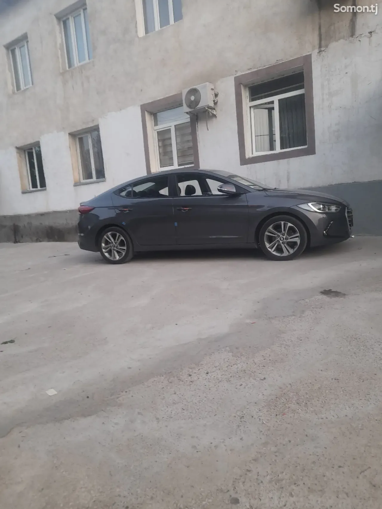 Hyundai Avante 2016 · 1.6 AT
