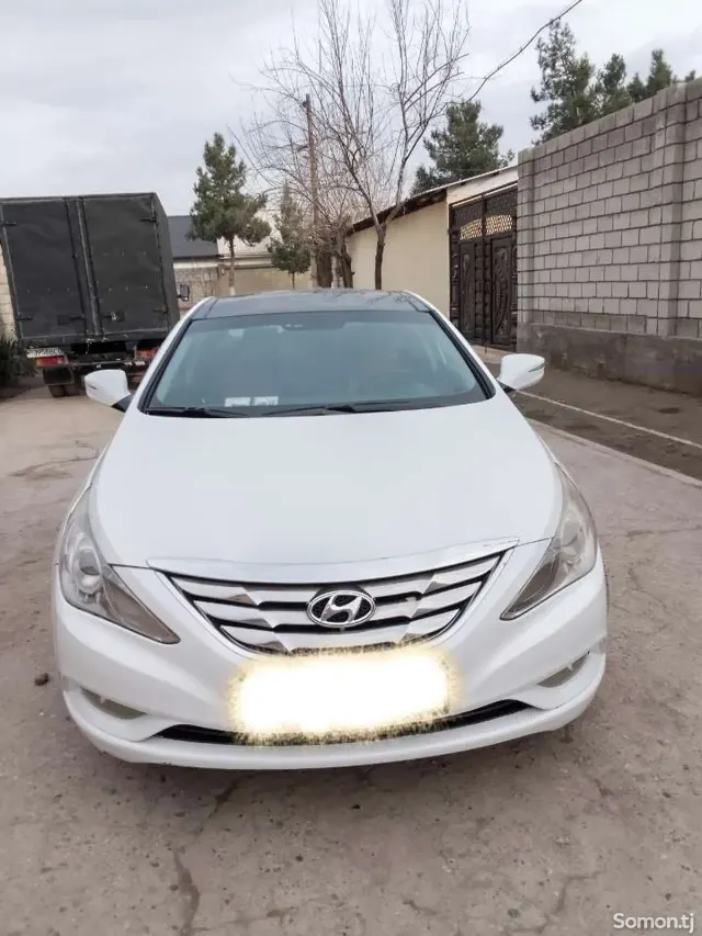 Hyundai Sonata 2011 · 2.0 AT