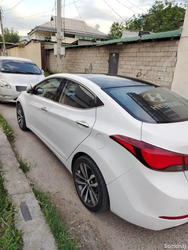 Hyundai Avante 2014 · 1.6 AT