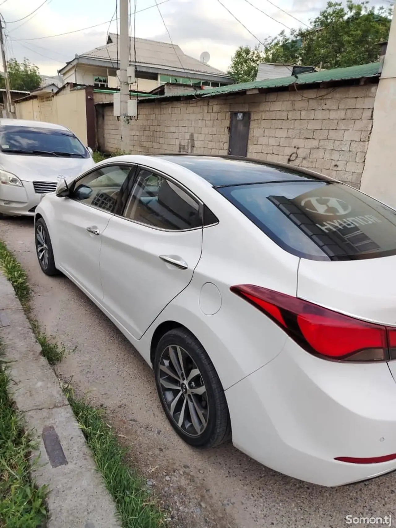 Hyundai Avante 2014 · 1.6 AT