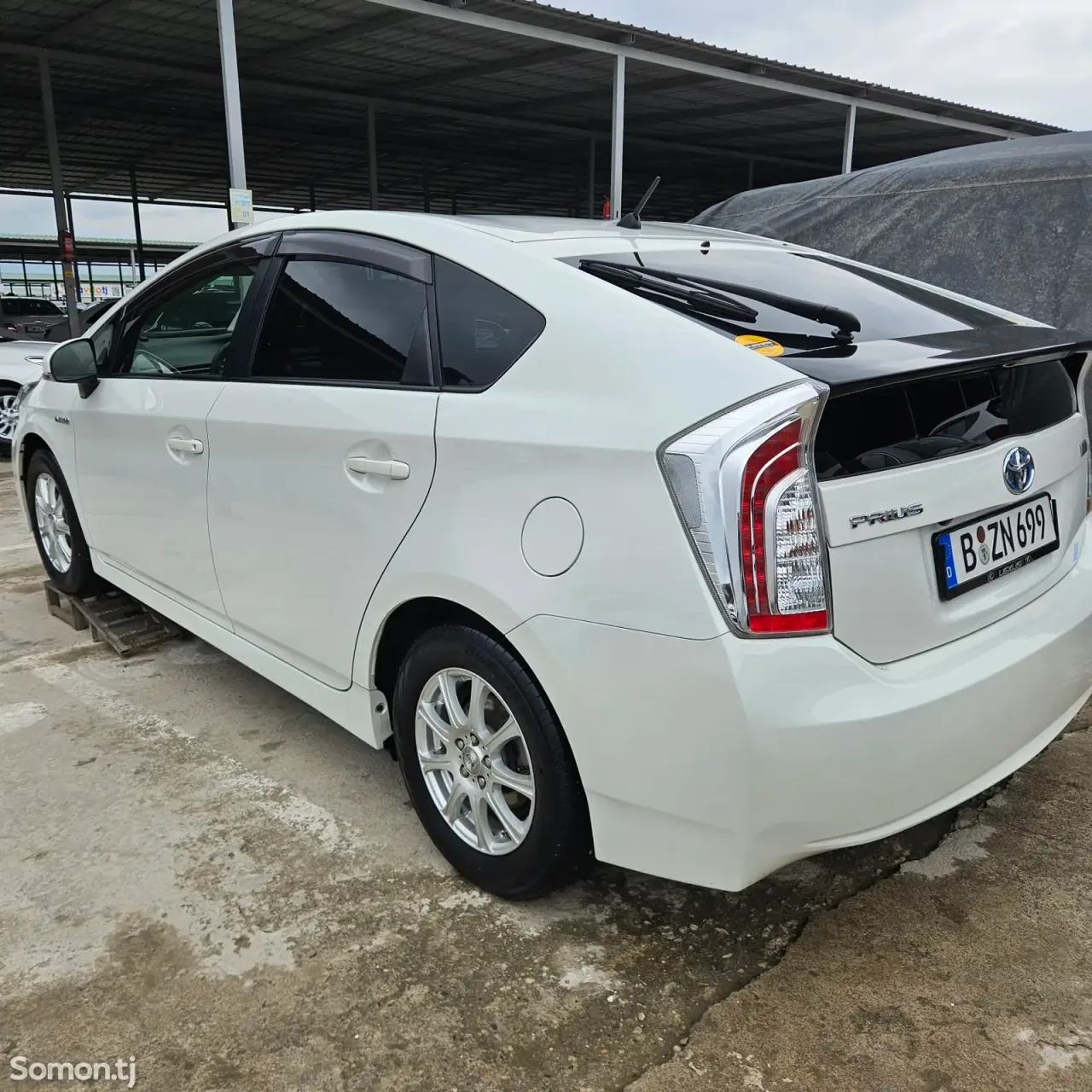 Toyota Prius 2014 · 1.8 AT