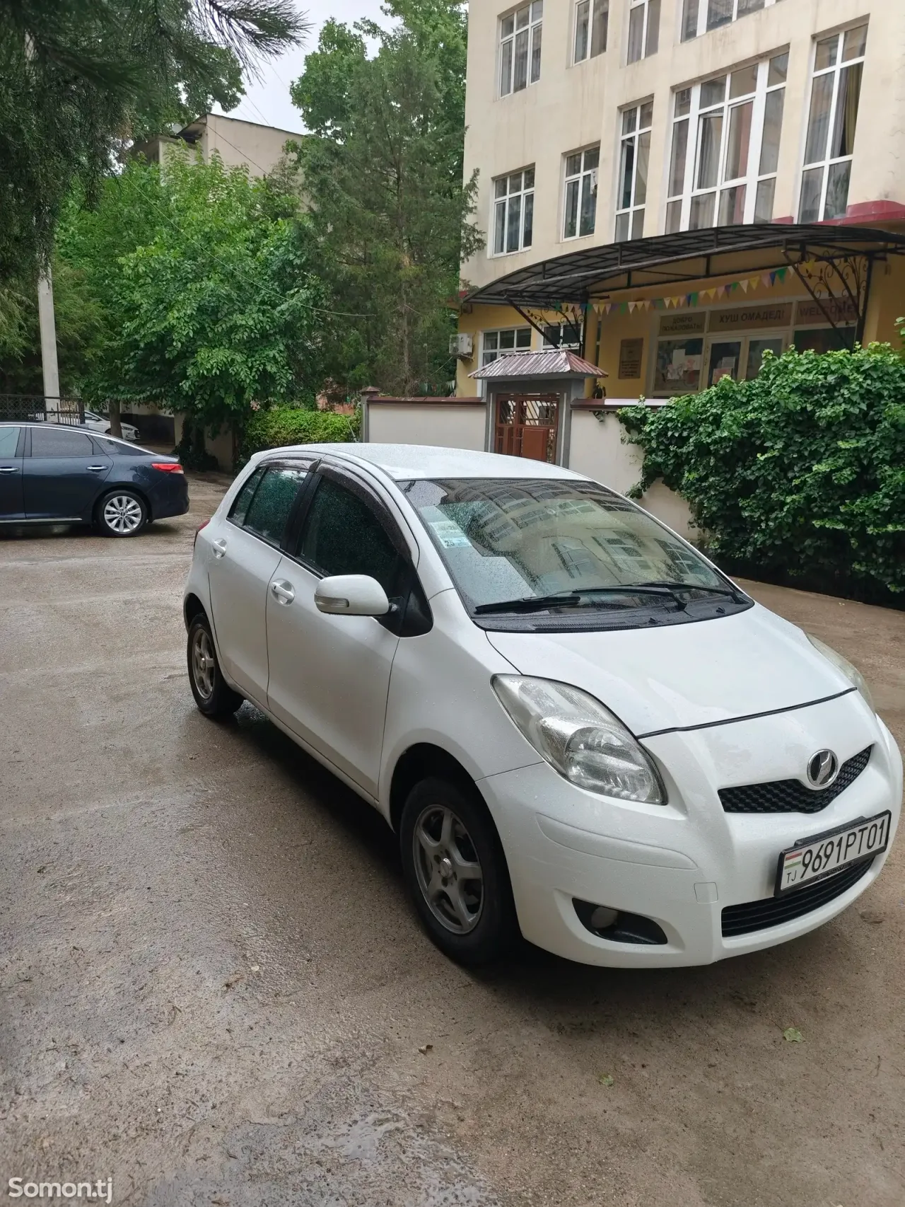 Toyota Vitz 2009 · 1.5 AT